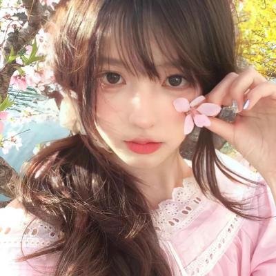 低沉的天空海报